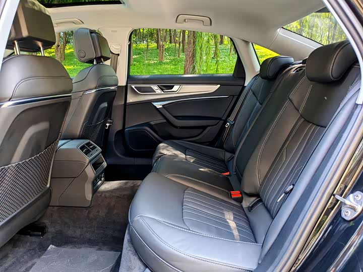 Фото 6 - Audi A6L