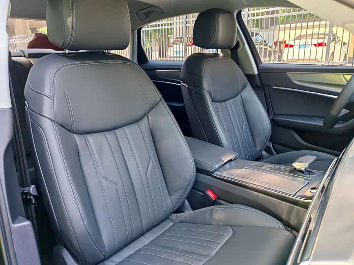 Фото 7 - Audi A6L