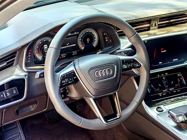 Фото 9 - Audi A6L