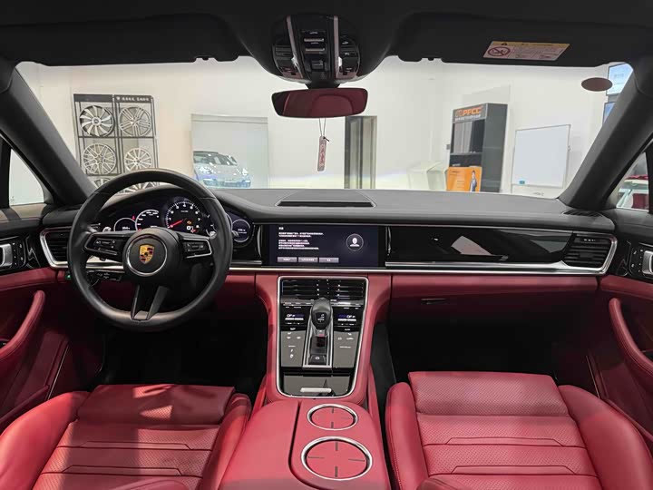 Фото 14 - Porsche Panamera