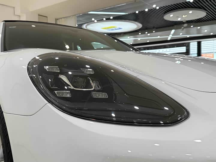 Фото 16 - Porsche Panamera