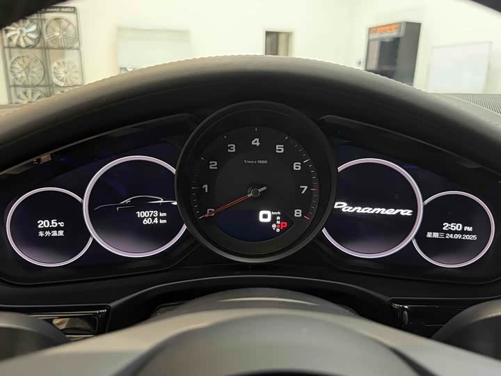 Фото 17 - Porsche Panamera