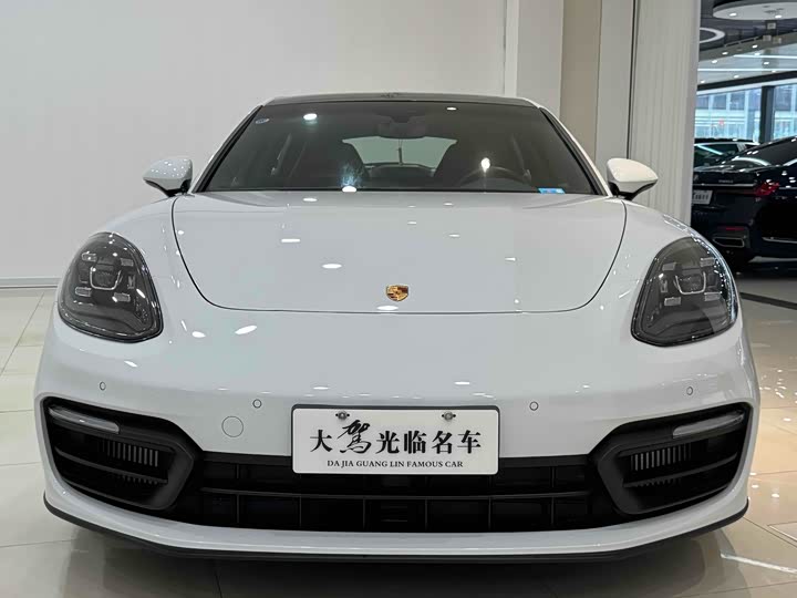 Фото 2 - Porsche Panamera