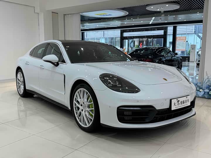 Фото 3 - Porsche Panamera