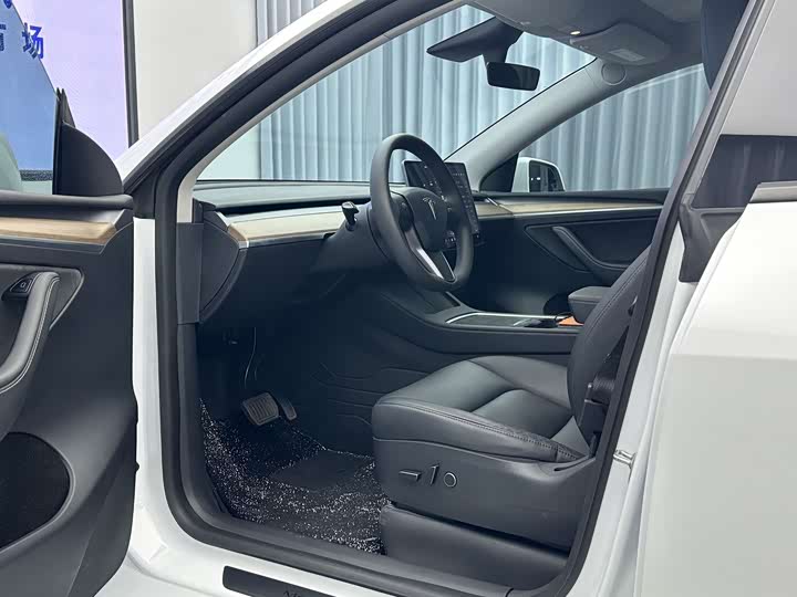 Фото 12 - Tesla Model Y