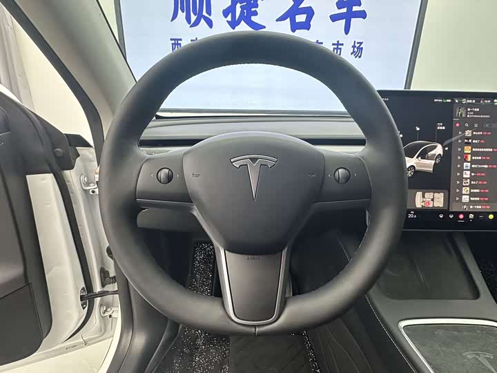 Фото 14 - Tesla Model Y