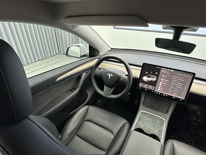 Фото 18 - Tesla Model Y