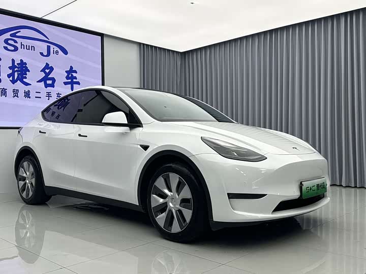 Фото 2 - Tesla Model Y