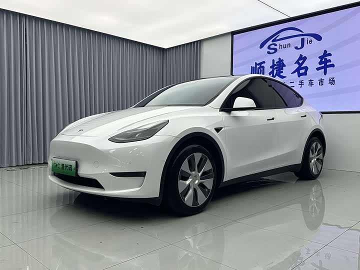 Фото 8 - Tesla Model Y