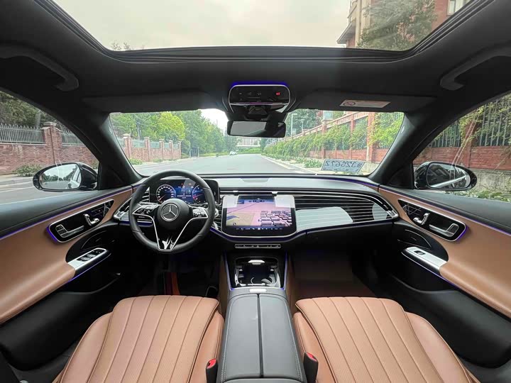 Photo 4 - Mercedes-Benz E-Class