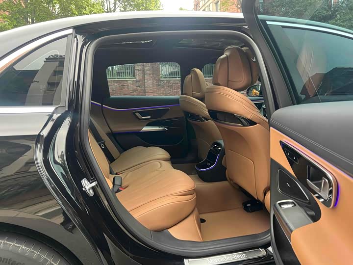 Photo 8 - Mercedes-Benz E-Class