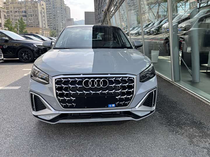 Фото 2 - Audi Q2L