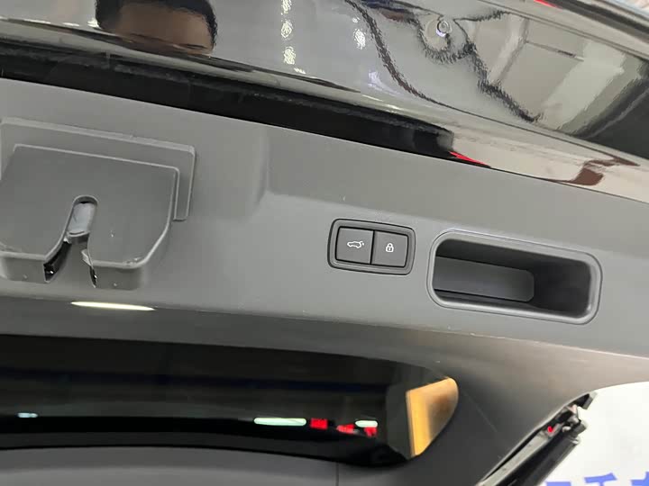 Фото 8 - LiXiang One