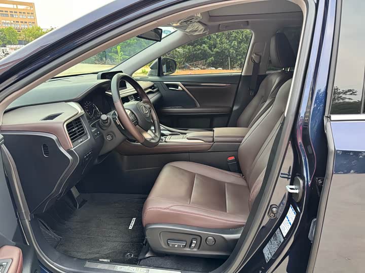 Фото 4 - Lexus RX