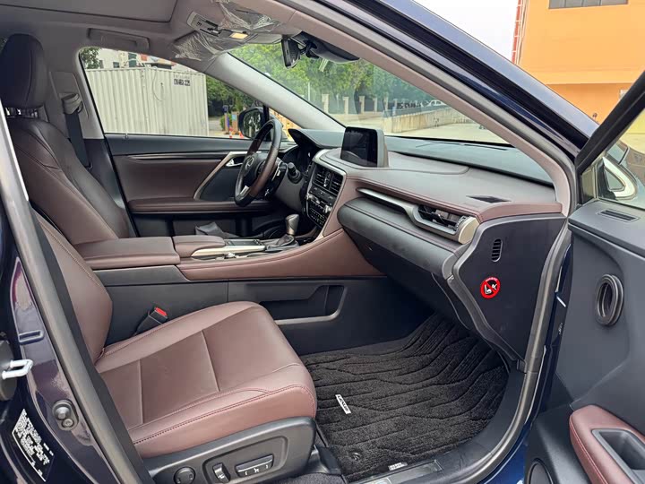 Фото 6 - Lexus RX