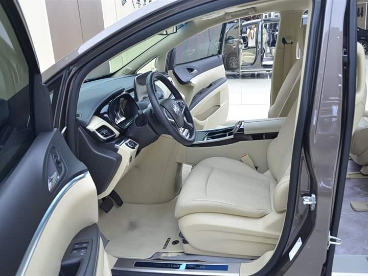 Фото 3 - Buick GL8 ES