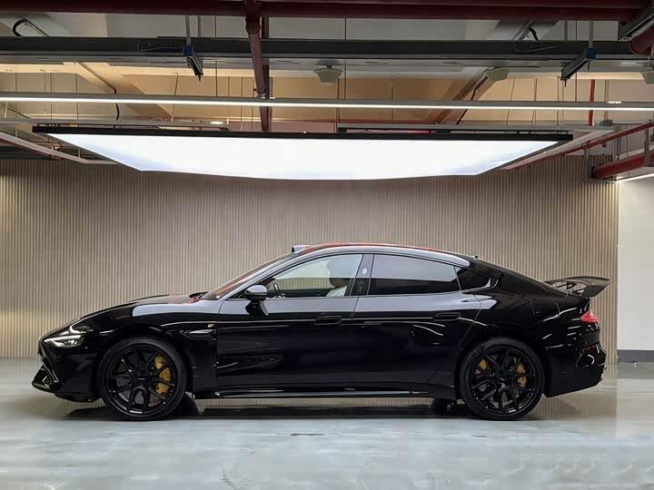 Фото 4 - Xiaomi SU7 Ultra