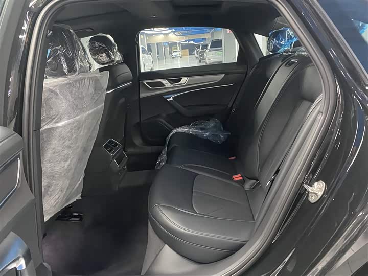 Фото 6 - Audi A6L