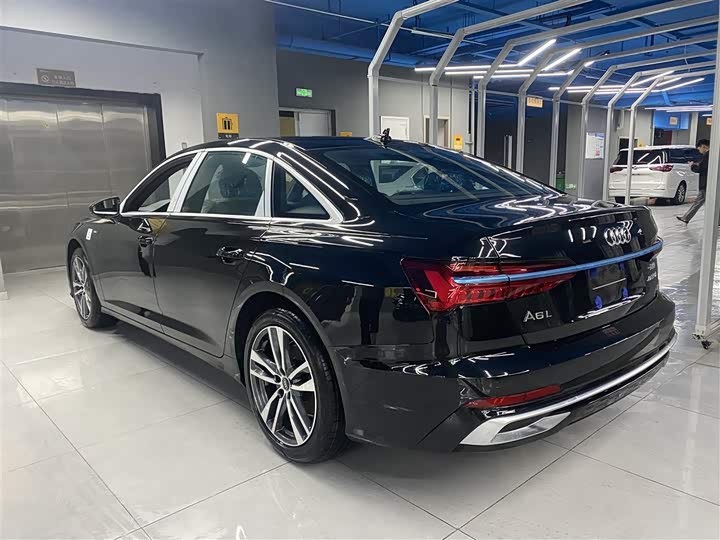 Фото 9 - Audi A6L