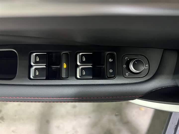 Фото 10 - Geely Coolray