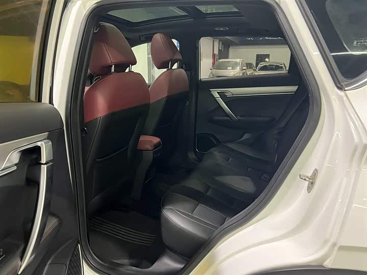 Фото 12 - Geely Coolray