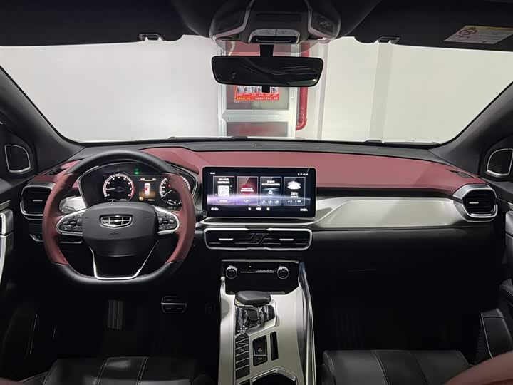 Фото 13 - Geely Coolray