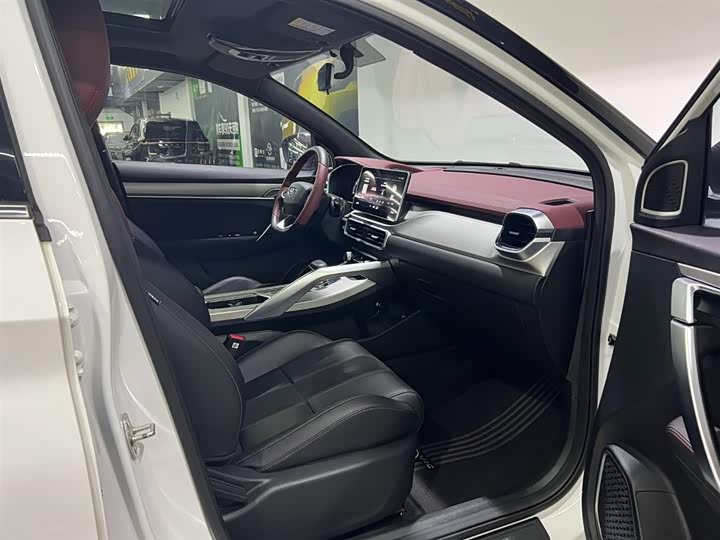 Фото 18 - Geely Coolray