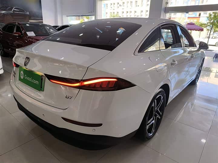 Фото 7 - Roewe D7