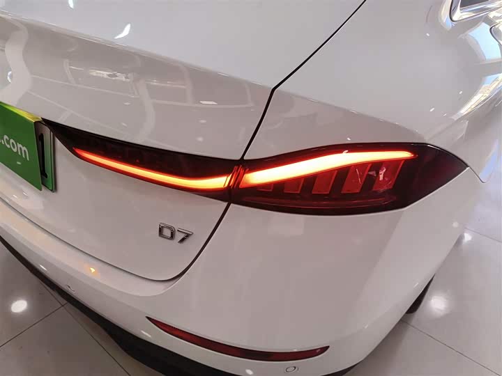 Фото 8 - Roewe D7