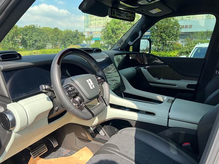 Фото 8 - BYD Yangwang U8