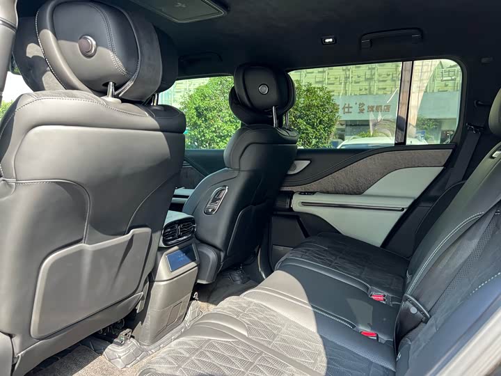 Фото 9 - BYD Yangwang U8