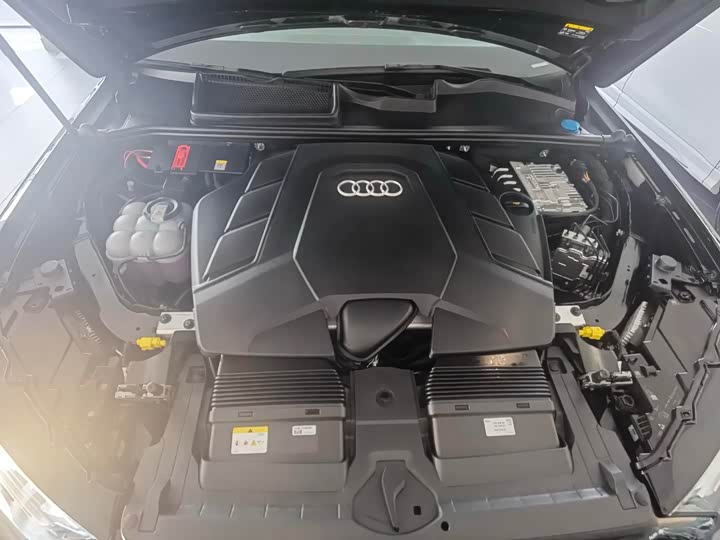 Фото 12 - Audi Q7