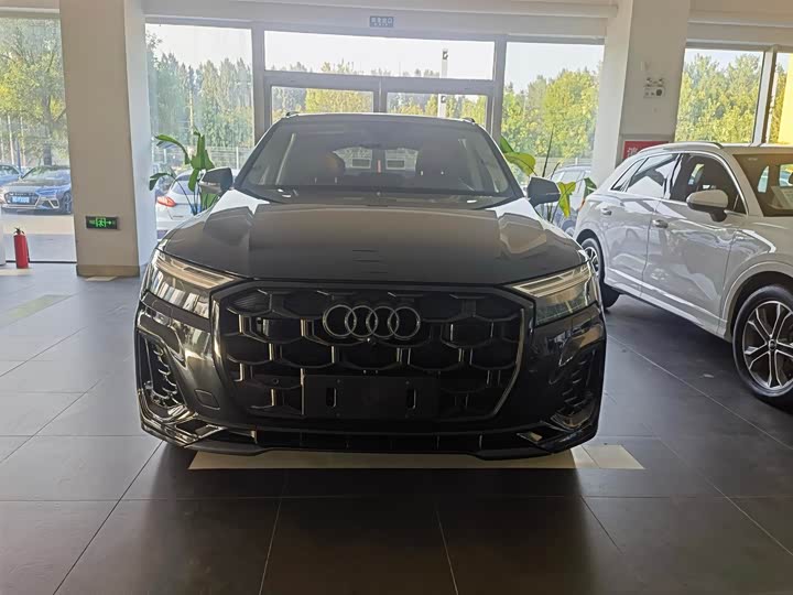 Фото 2 - Audi Q7