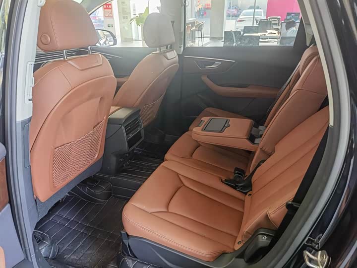 Фото 7 - Audi Q7