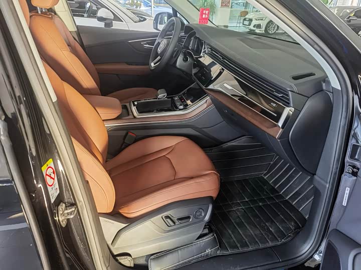 Фото 8 - Audi Q7