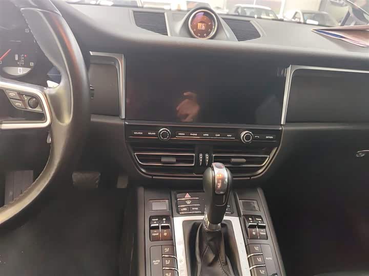 Фото 13 - Porsche Macan