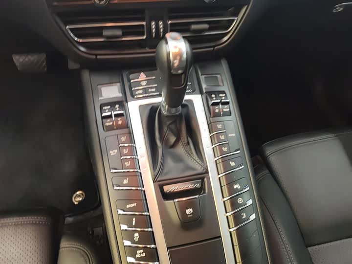 Фото 14 - Porsche Macan