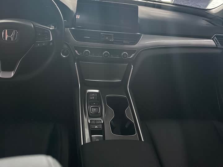 Фото 13 - Honda Accord