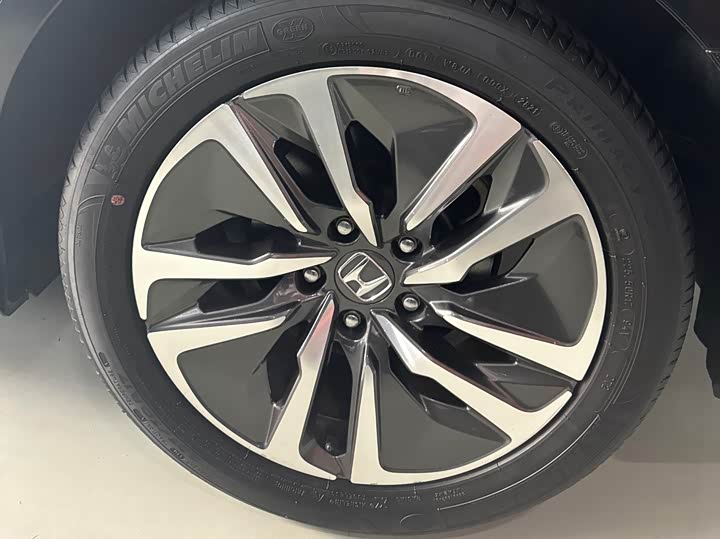 Фото 15 - Honda Accord