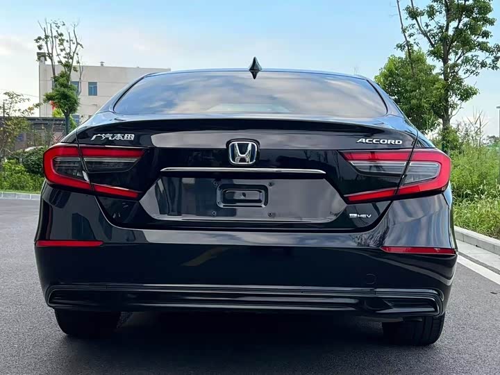 Фото 4 - Honda Accord