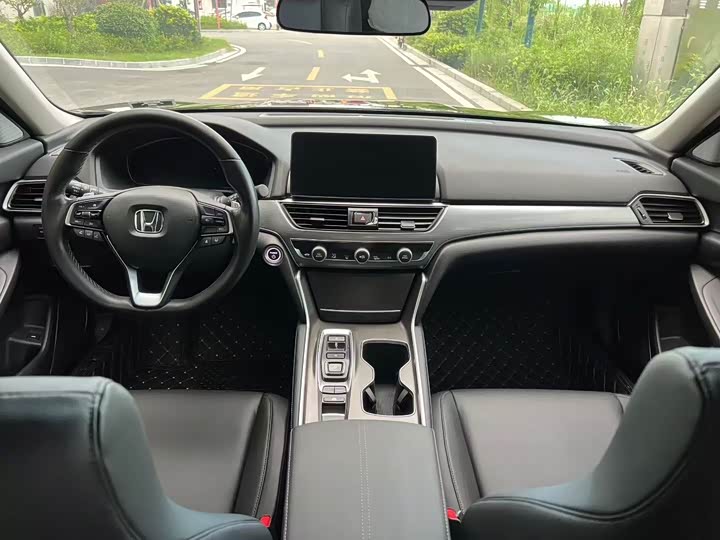 Фото 8 - Honda Accord