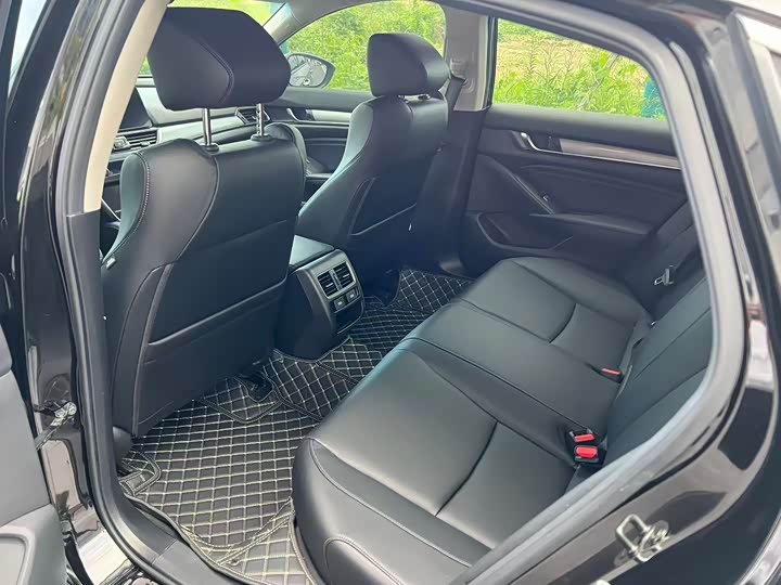 Фото 9 - Honda Accord