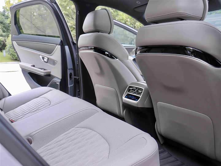 Фото 15 - BYD Han