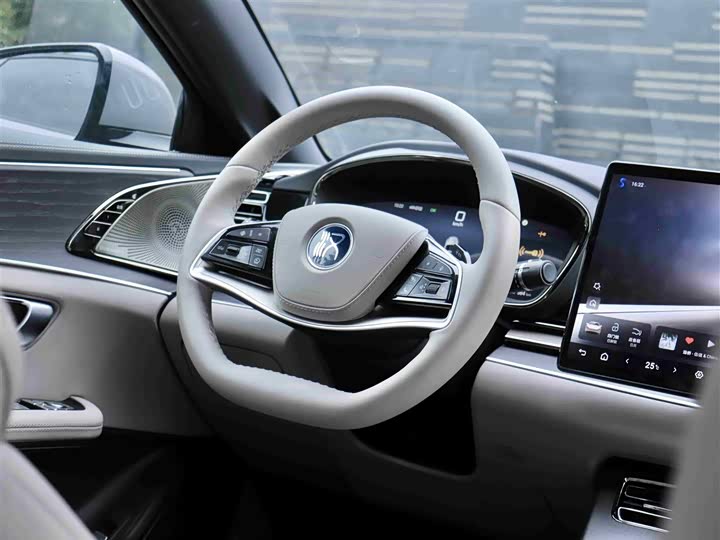 Фото 17 - BYD Han