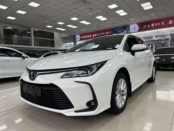 Фото 2 - Toyota Corolla