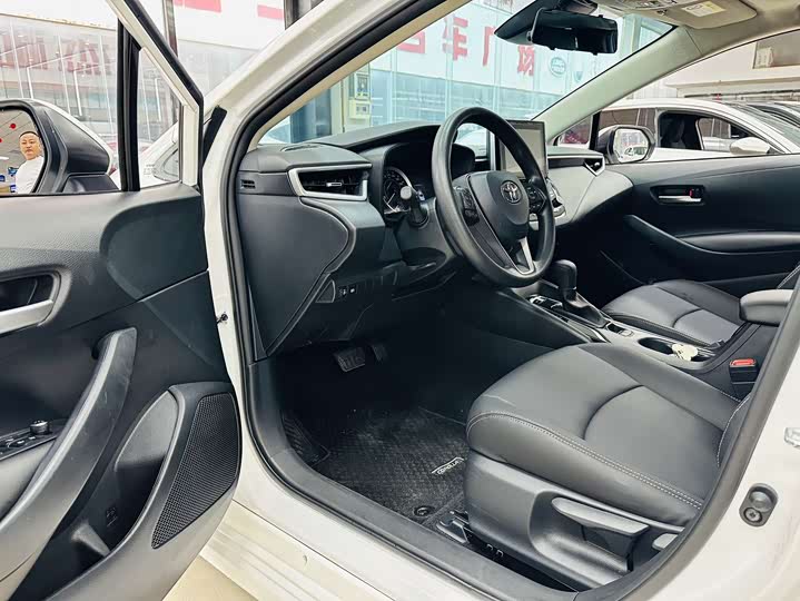 Фото 3 - Toyota Corolla