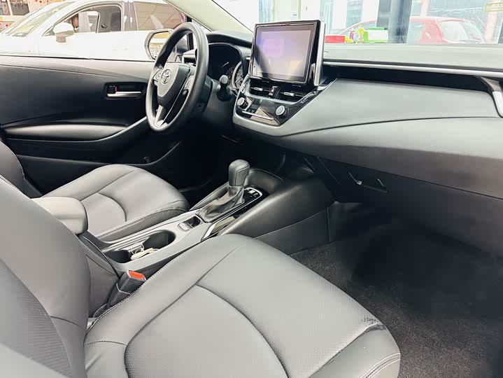 Фото 4 - Toyota Corolla