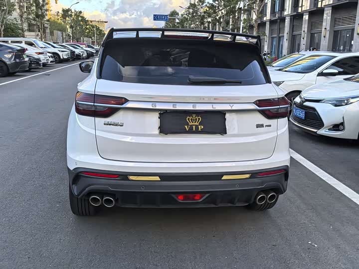 Фото 10 - Geely Coolray