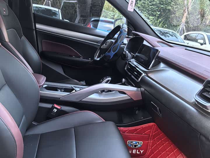 Фото 7 - Geely Coolray