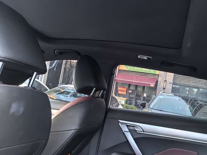 Фото 9 - Geely Coolray